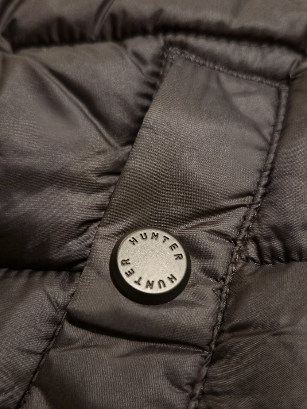 Hunter Black Quilted Puffer Jacket with Chest Logo - Picture 6 of 7